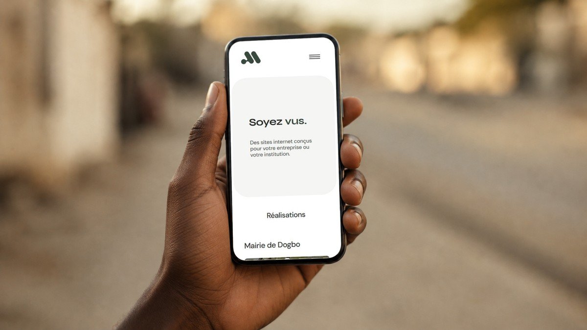 Site internet réalisé par Alan Creative affiché sur un téléphone mobile